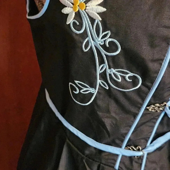 Corset Style  Dress - Picture 15 of 15